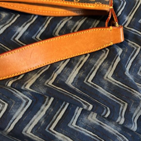 Dooney & Bourke Navy Blue Tote - Picture 8 of 16